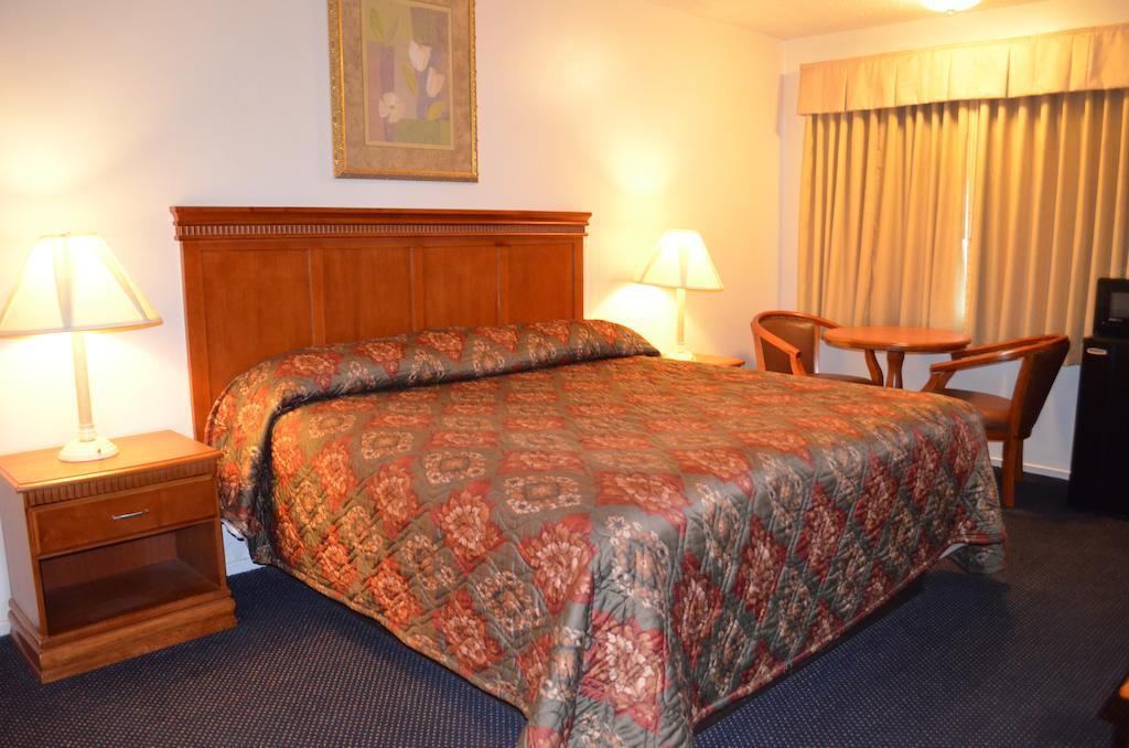 Tropics Motor Hotel Indio Δωμάτιο φωτογραφία